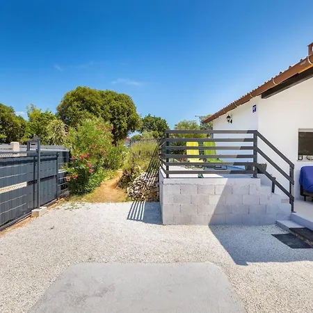 House, 100m From The Sea Peroj