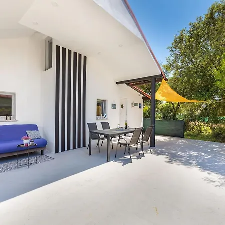 House, 100m From The Sea Peroj